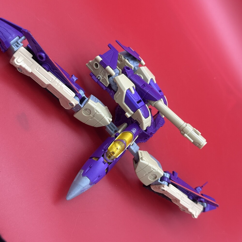 Transformers Legacy Leader Class Blitzwing - Picture 5 of 7